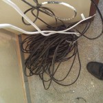 Cabo coaxial enrolado de forma irregular