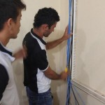 Rodrigo e Paulo Henrique fazendo ajustes nos cabos