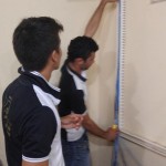 Rodrigo e Paulo Henrique fazendo ajustes nos cabos